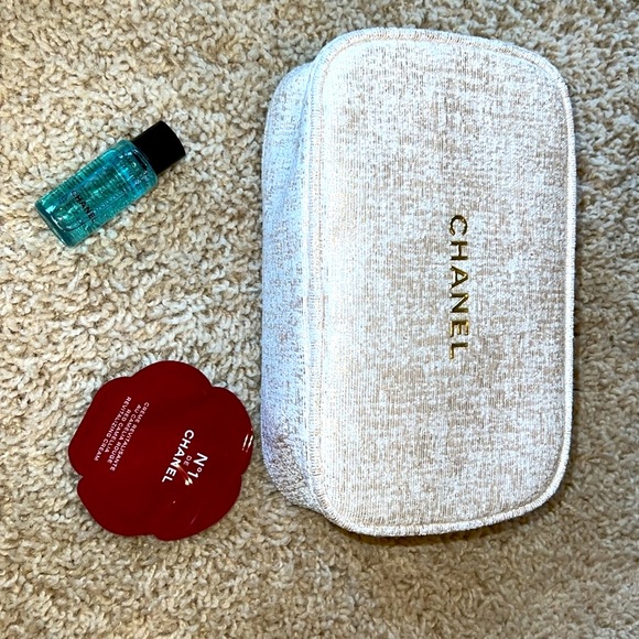 CHANEL Handbags - NEW CHANEL ivory tweed cosmetic bag